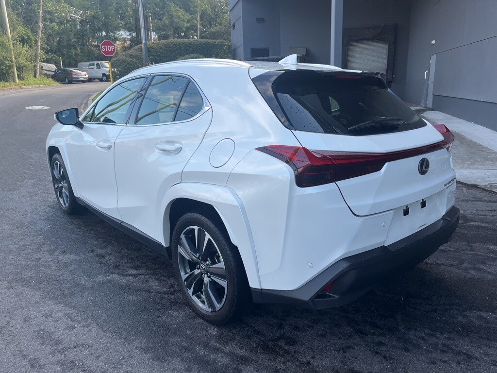 2023 Lexus UX 250h Premium photo 2