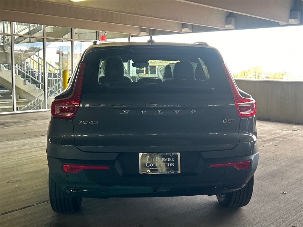 New 2026 Volvo XC40 B5 Core SUV