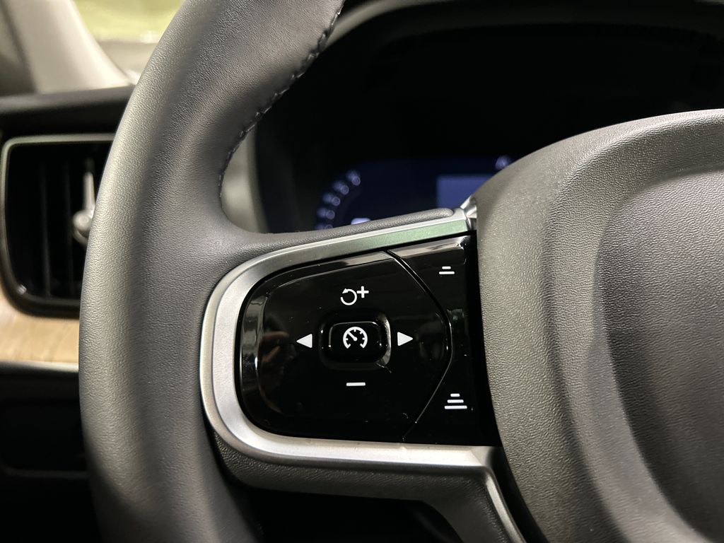 2026 Volvo XC60 Plus - Photo 13
