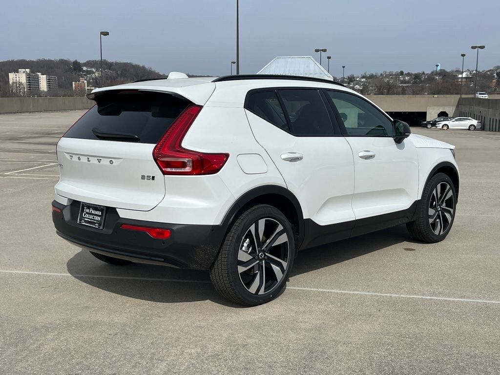 New 2026 Volvo XC40 B5 Plus SUV