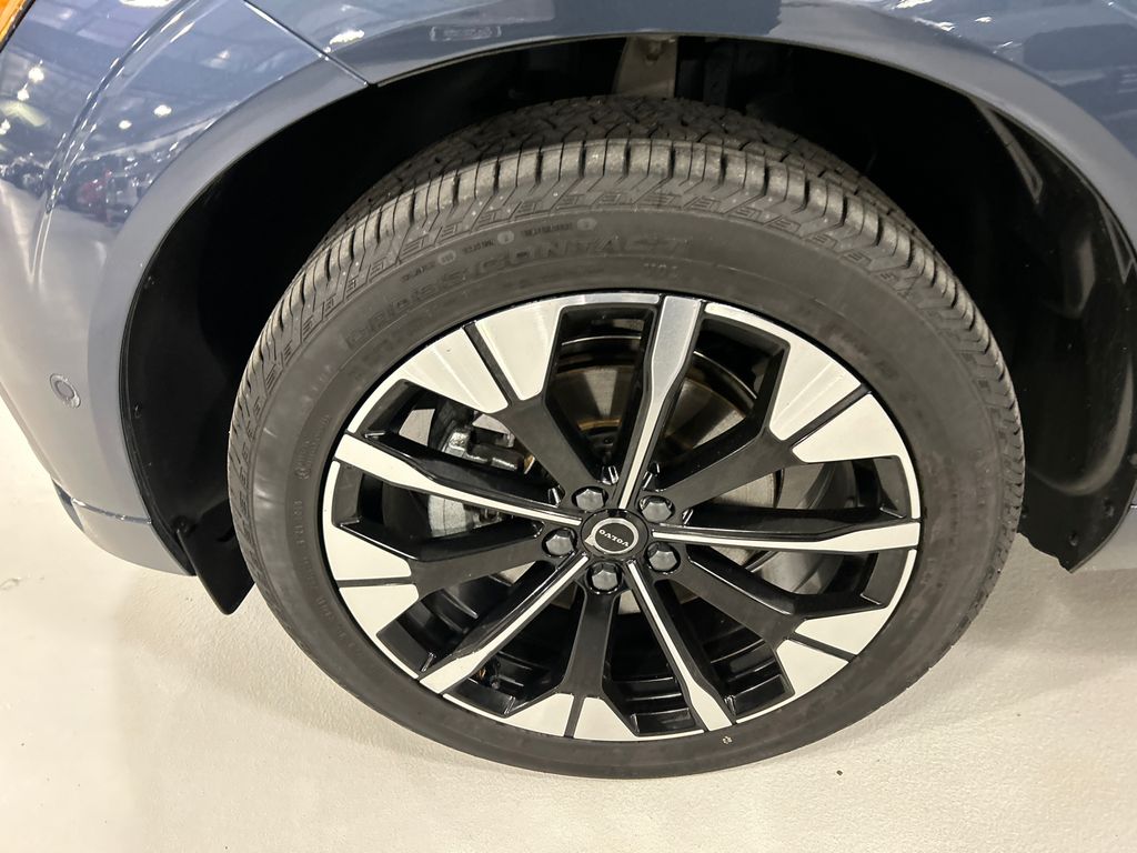 2026 Volvo XC60 Plus - Photo 8