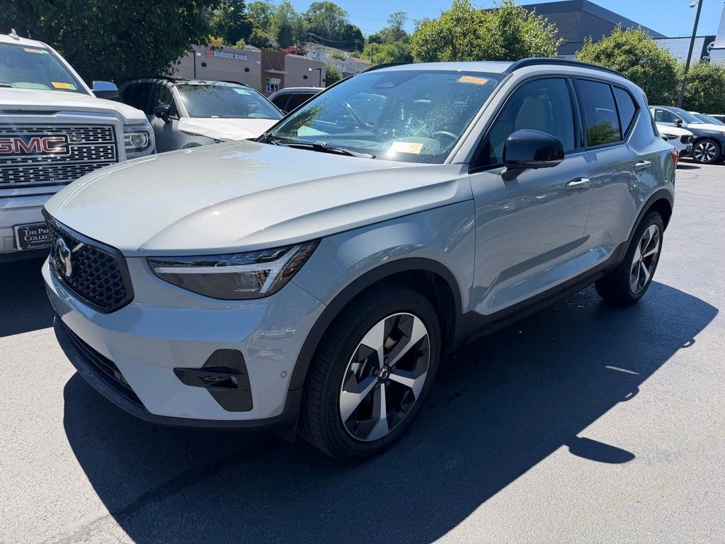 Used 2026 Volvo XC40 B5 Plus SUV