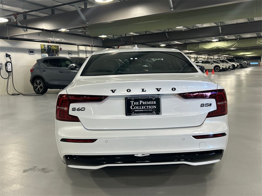 2024 Volvo S60 B5 Plus Black Edition photo 2
