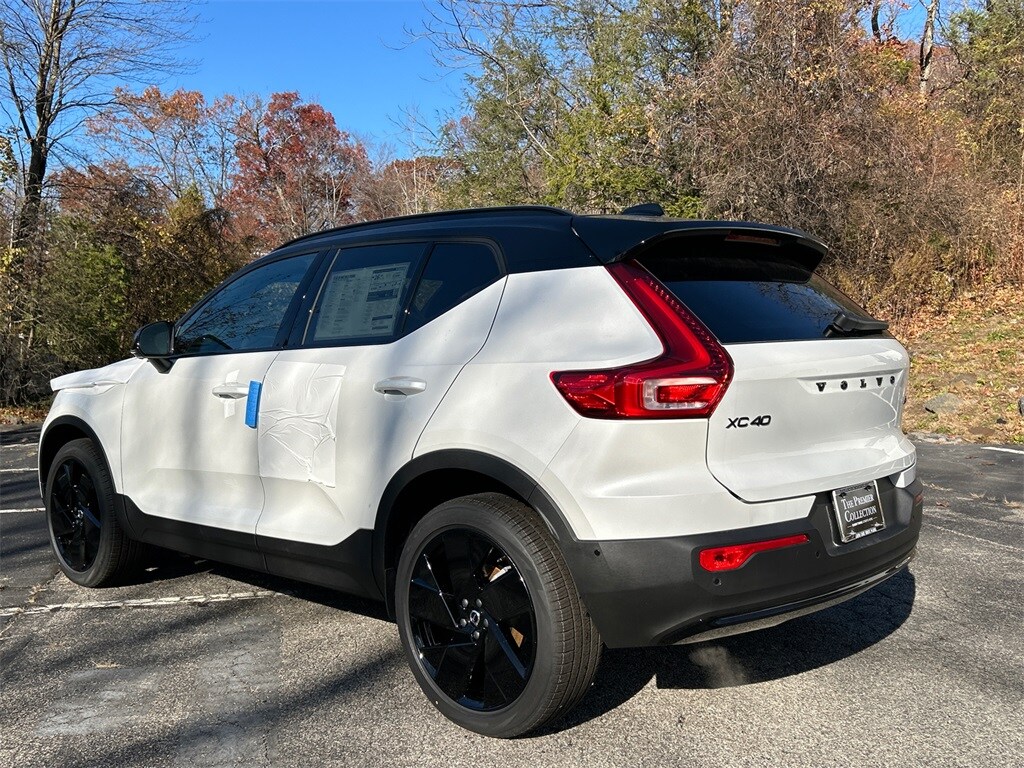 2026 Volvo XC40 photo 4