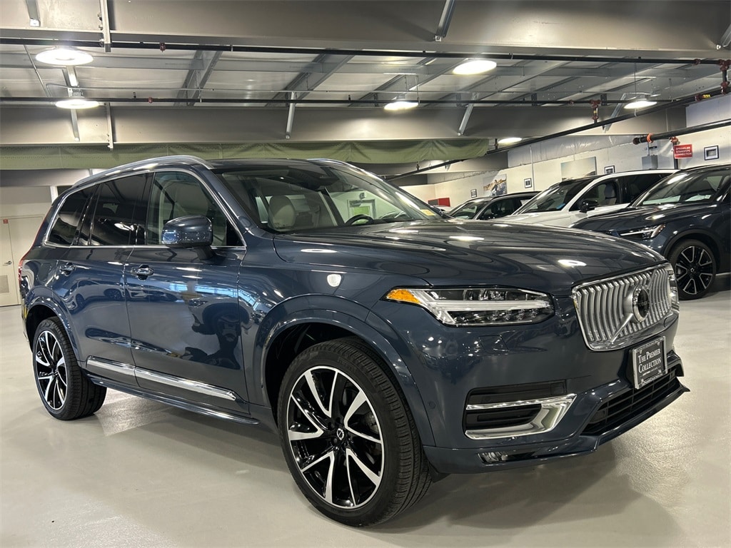 2023 Volvo XC90 Plus's photo