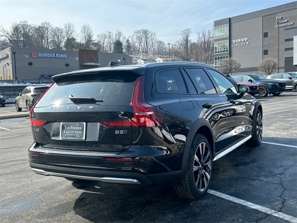New 2026 Volvo V60 Cross Country B5 Ultra Wagon