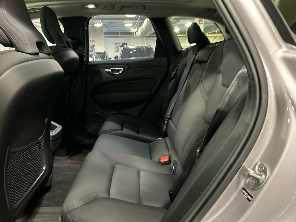 2026 Volvo XC60 Plus - Photo 22
