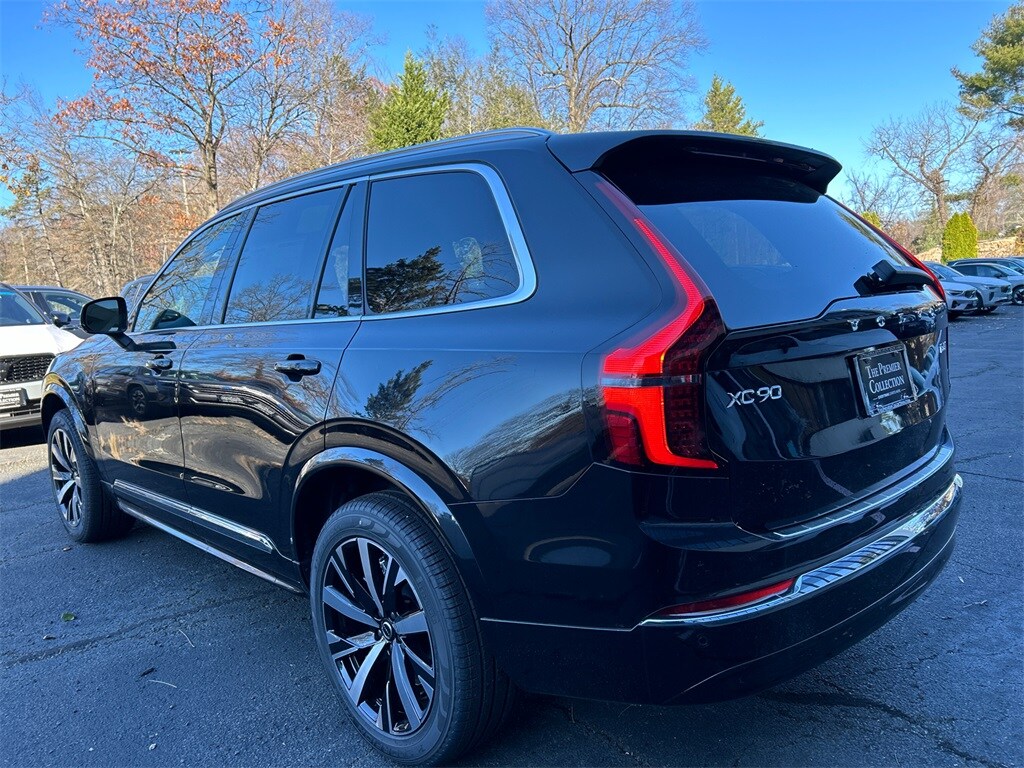 2026 Volvo XC90 Core photo 2