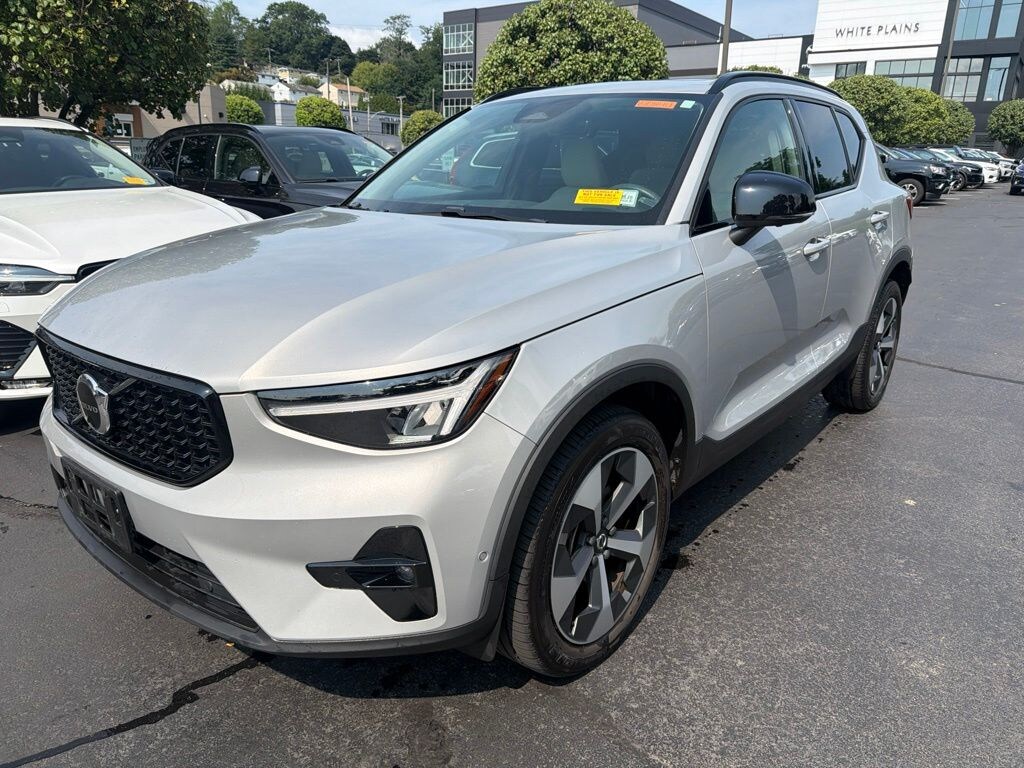 Used 2024 Volvo XC40 B5 Plus Dark SUV