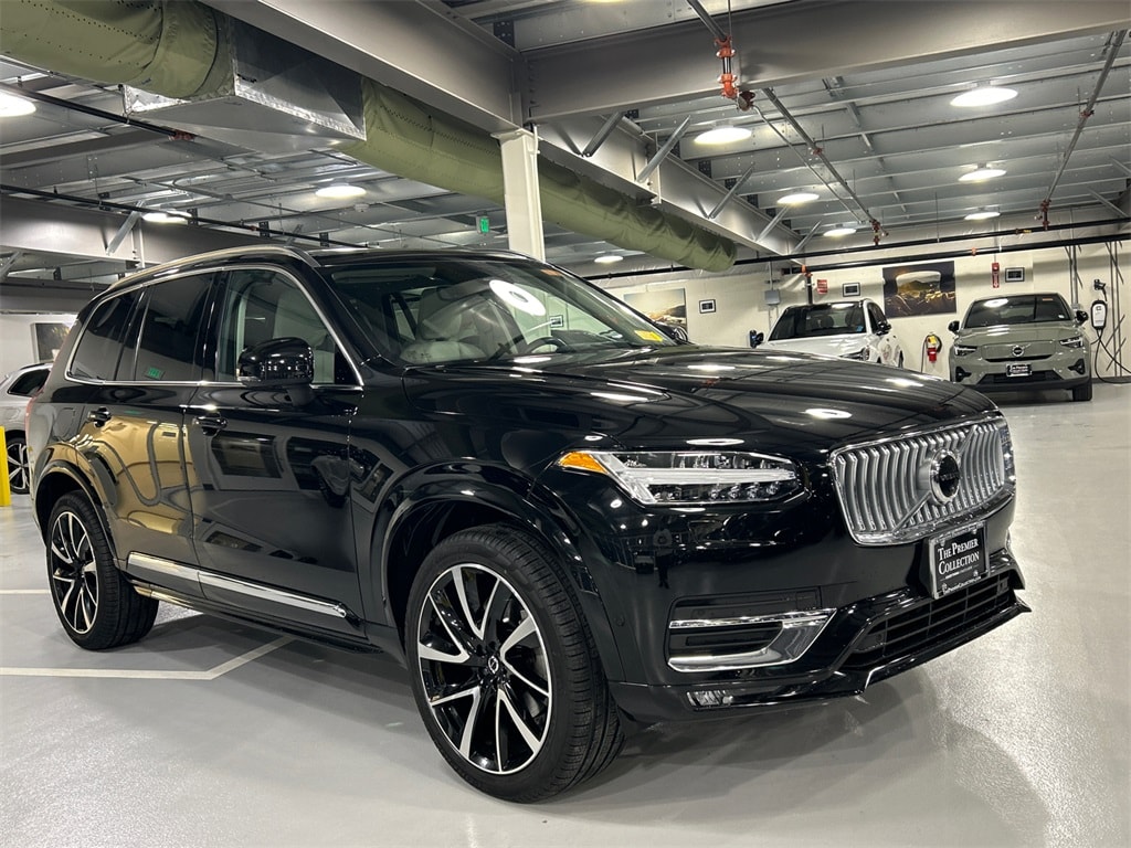 2023 Volvo XC90 Plus's photo