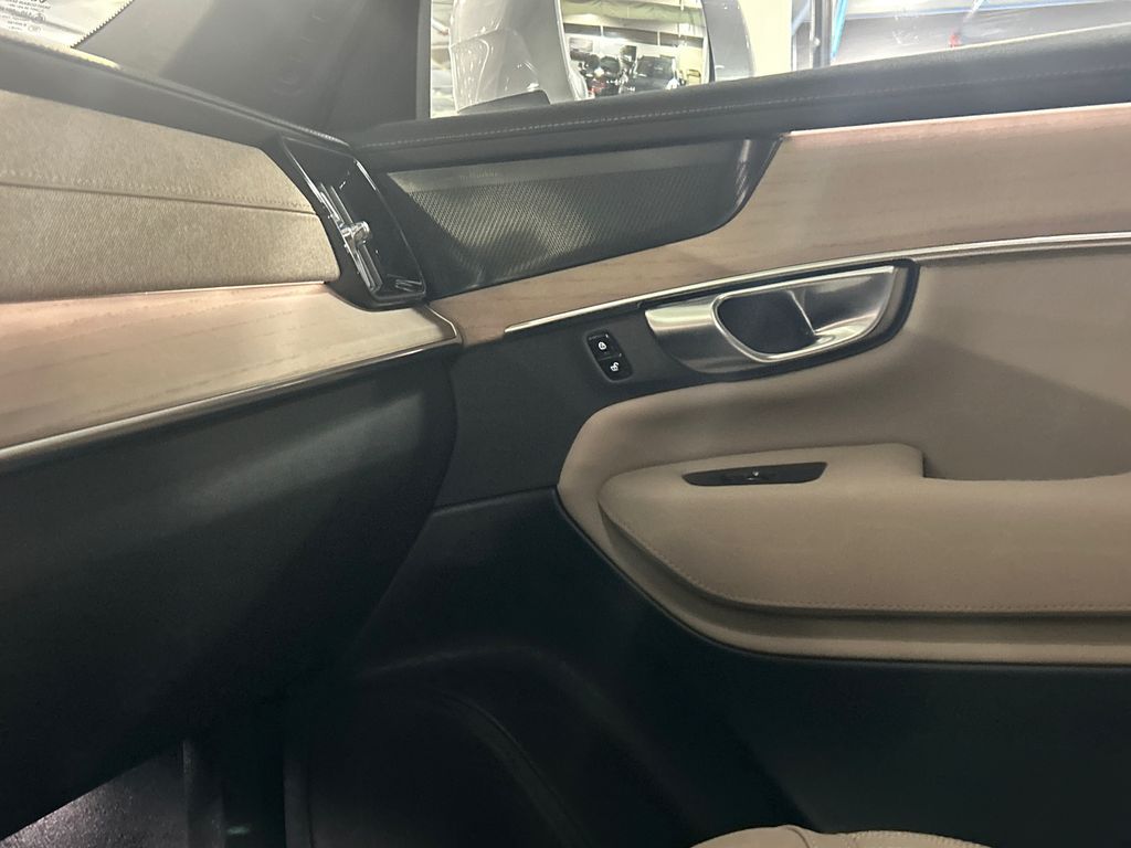 2026 Volvo XC90 Plus - Photo 19