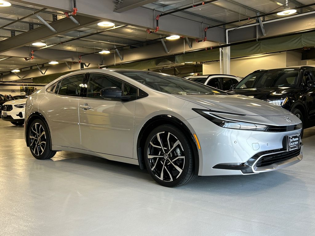 2024 Toyota Prius Prime XSE's photo