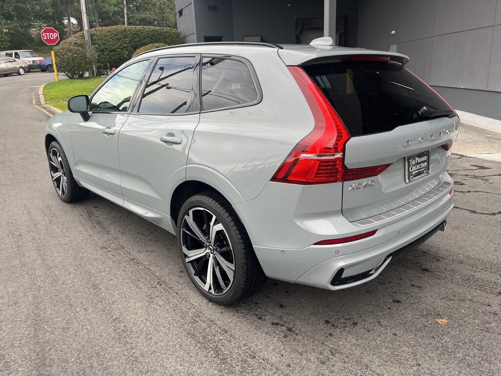 2025 Volvo XC60 B5 photo 2
