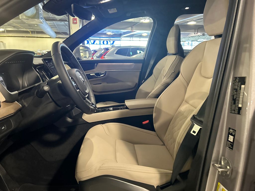 2026 Volvo XC90 Plus - Photo 10