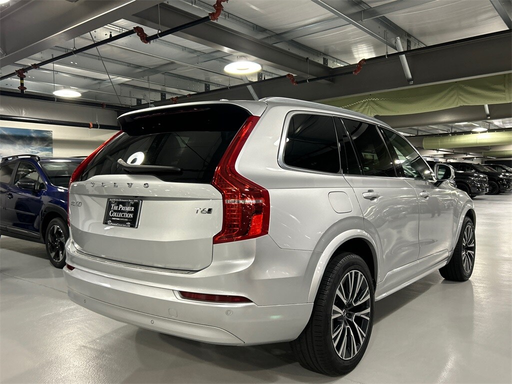 2022 Volvo XC90 T6 AWD Momentum photo 2