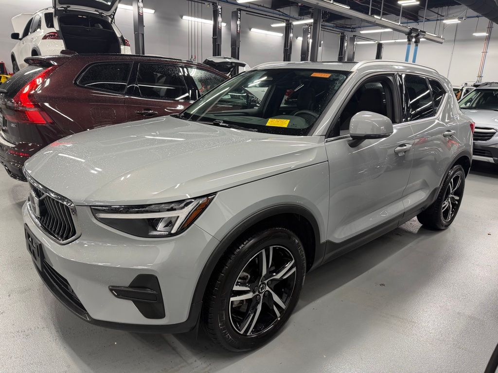 2025 Volvo XC40 B5 Core Bright AWD's photo