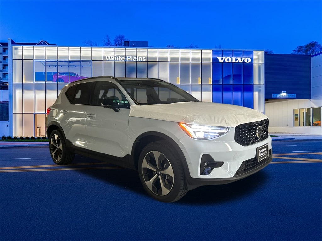 2026 Volvo XC40 Plus's photo