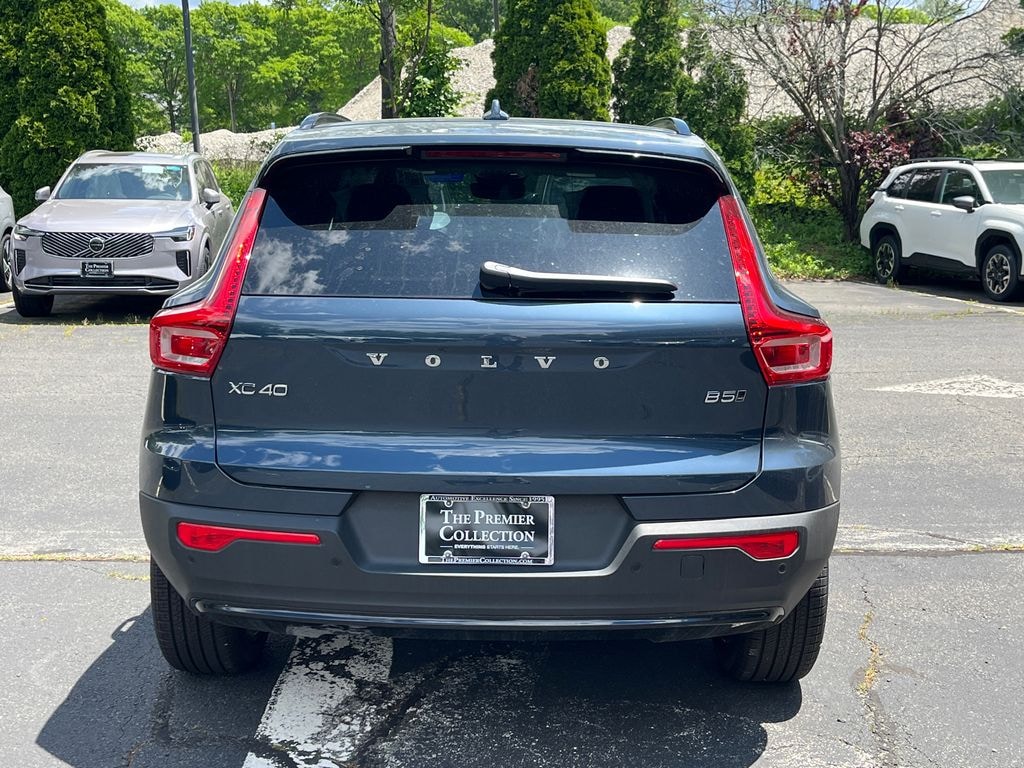 New 2026 Volvo XC40 B5 Ultra SUV