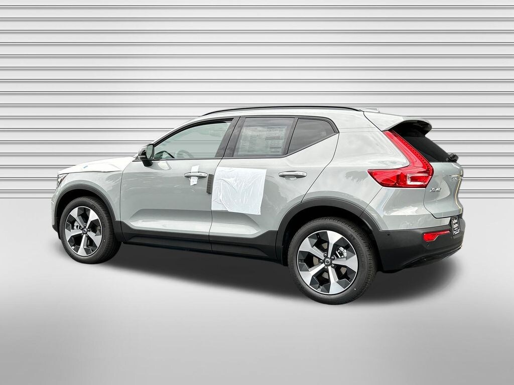 New 2026 Volvo XC40 B5 Plus SUV