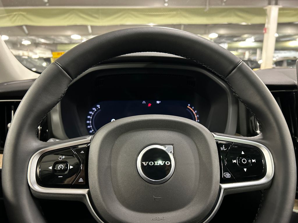 2026 Volvo XC60 Plus - Photo 12