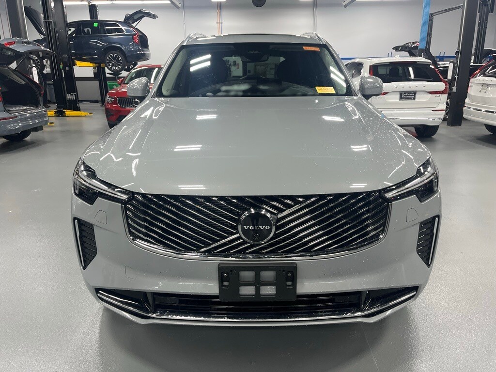 2025 Volvo XC90 B5 Plus photo 3