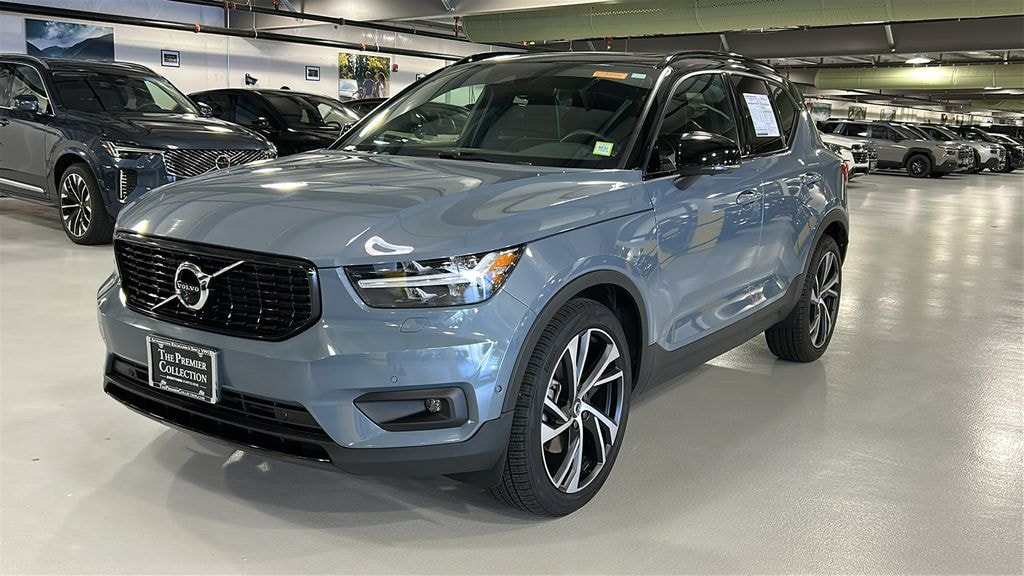 Used 2022 Volvo XC40 T5 AWD R-Design SUV