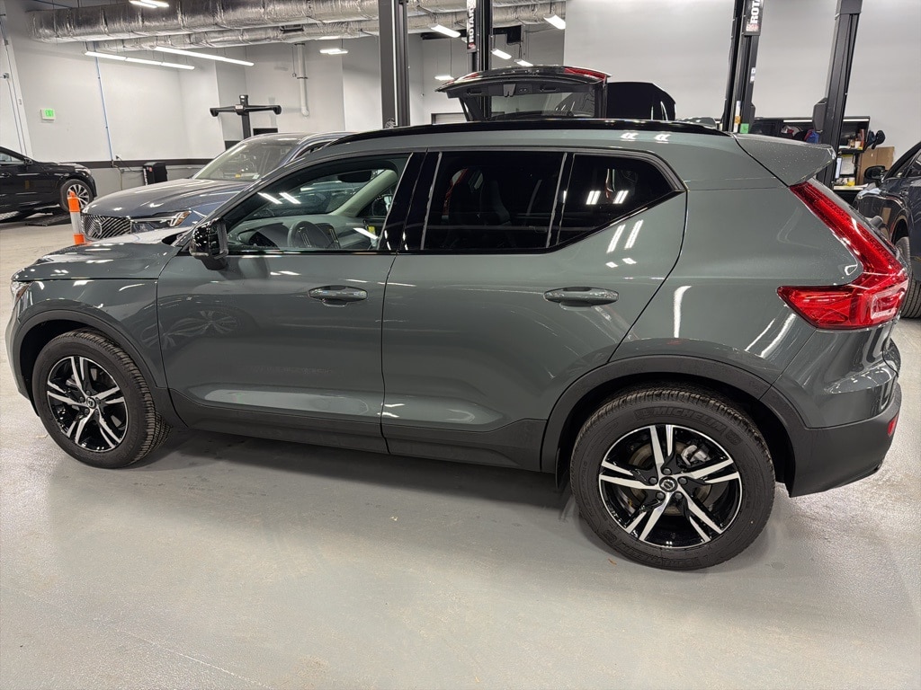 Used 2026 Volvo XC40 B5 Core SUV