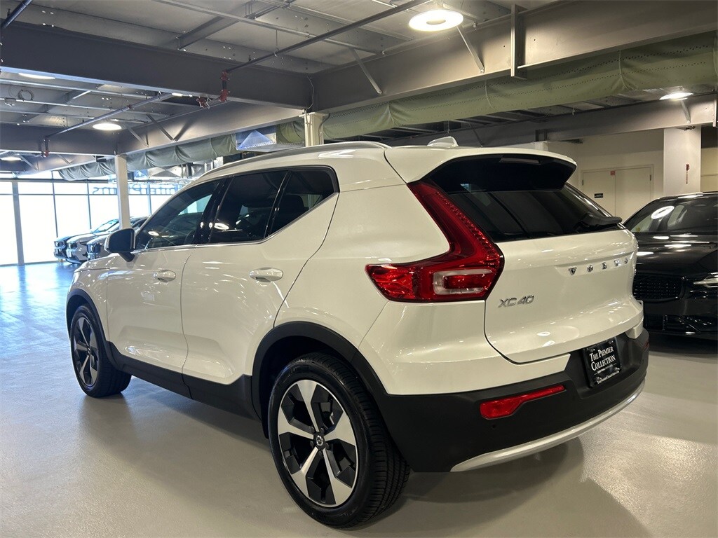 2025 Volvo XC40 Core photo 4