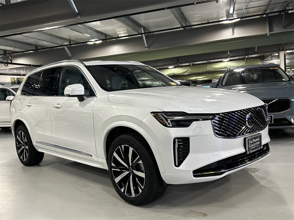 2026 Volvo XC90 Core's photo