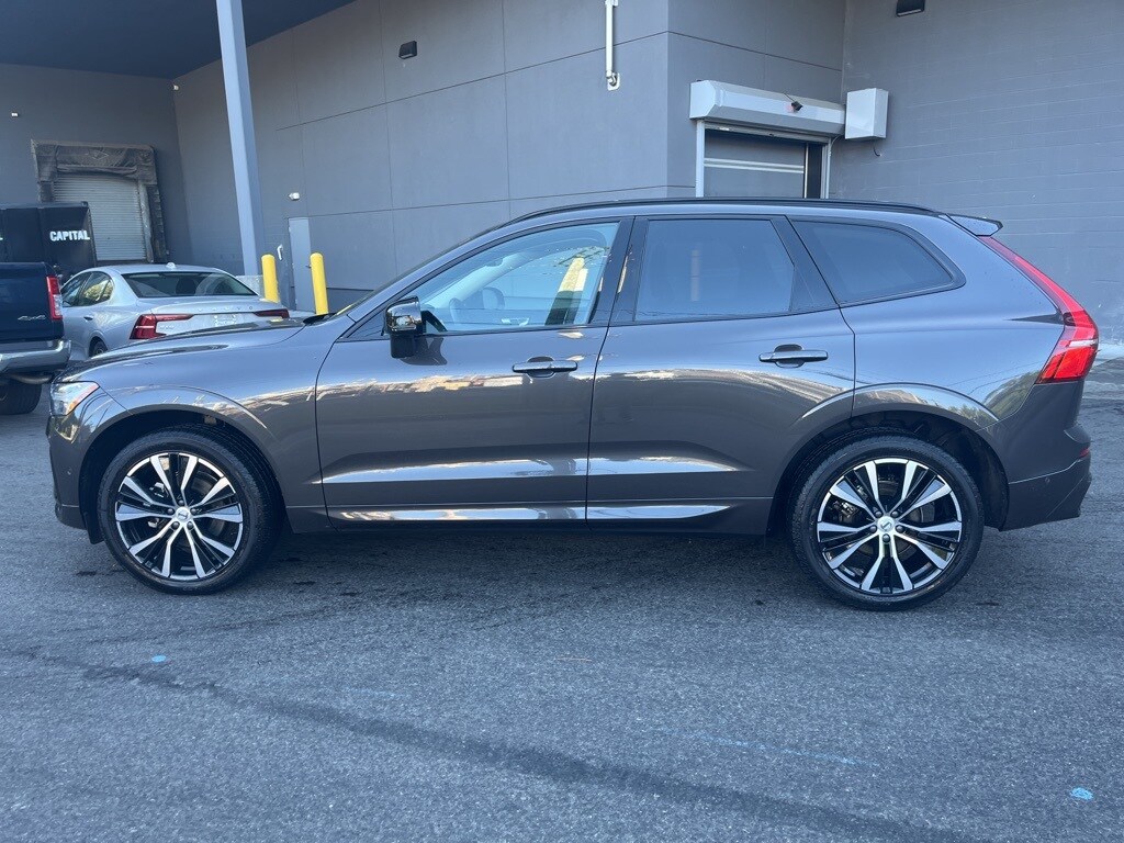 2025 Volvo XC60 B5 Plus photo 3