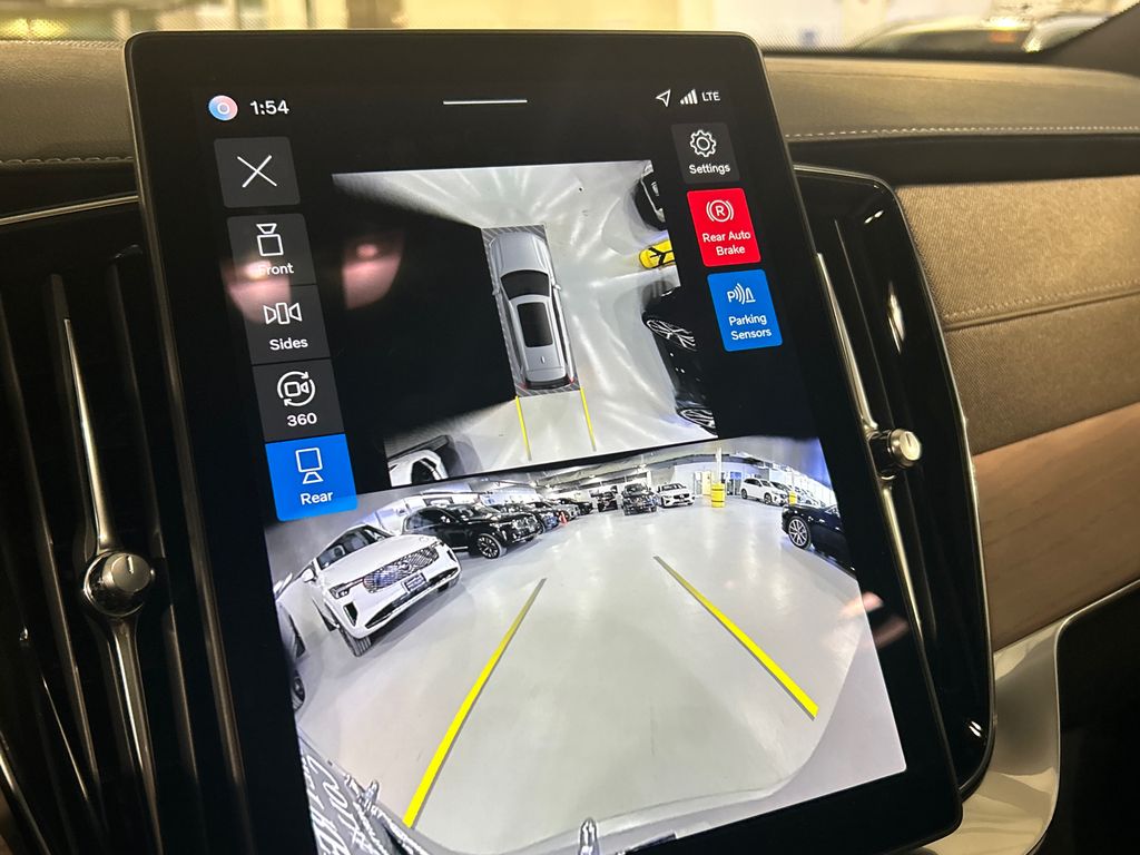 2026 Volvo XC90 Plus - Photo 17