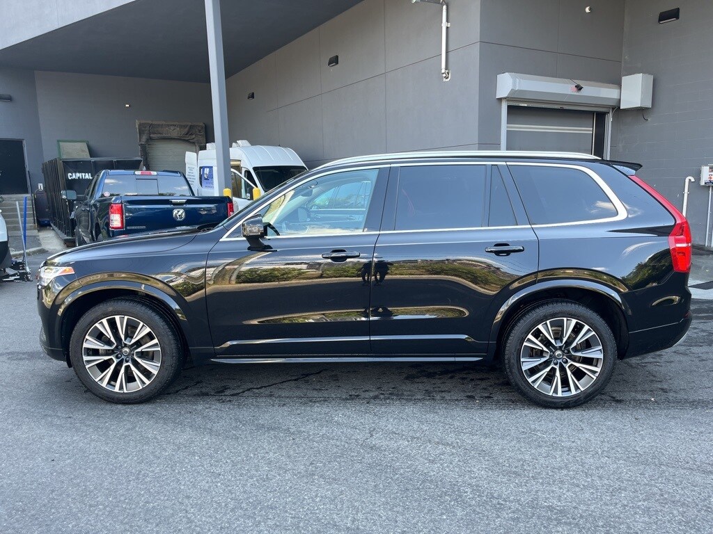 2022 Volvo XC90 T6 AWD Momentum photo 3