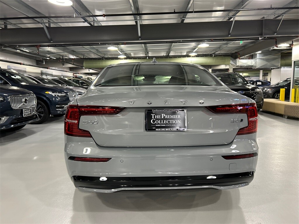 2024 Volvo S60 B5 Ultimate photo 3