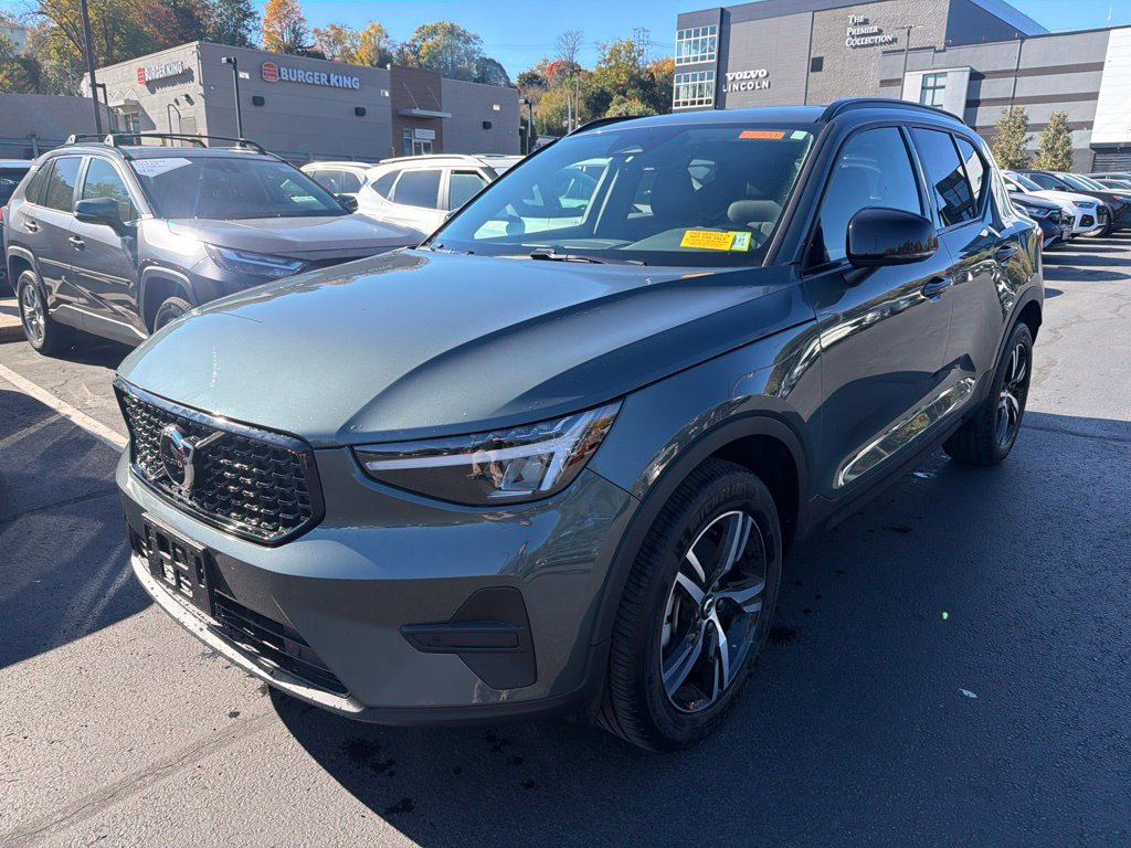 Certified 2026 Volvo XC40 B5 Core SUV