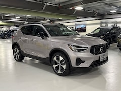 2026 Volvo XC40 B5 Core SUV
