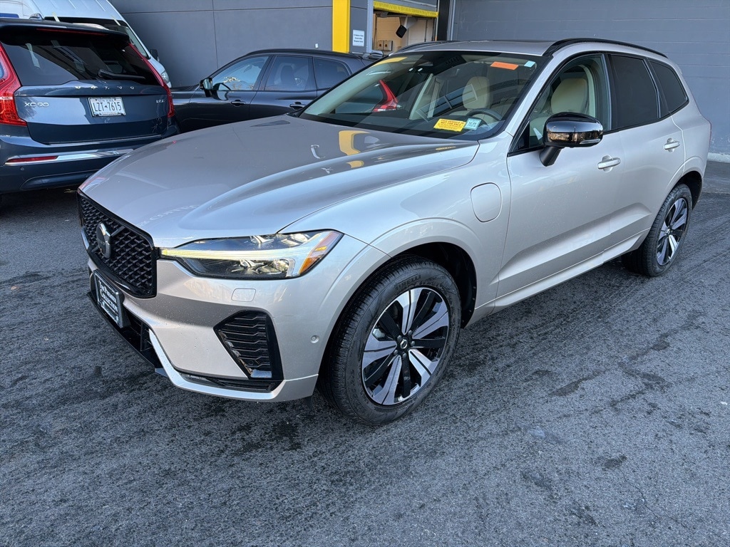 2024 Volvo XC60 Plus's photo