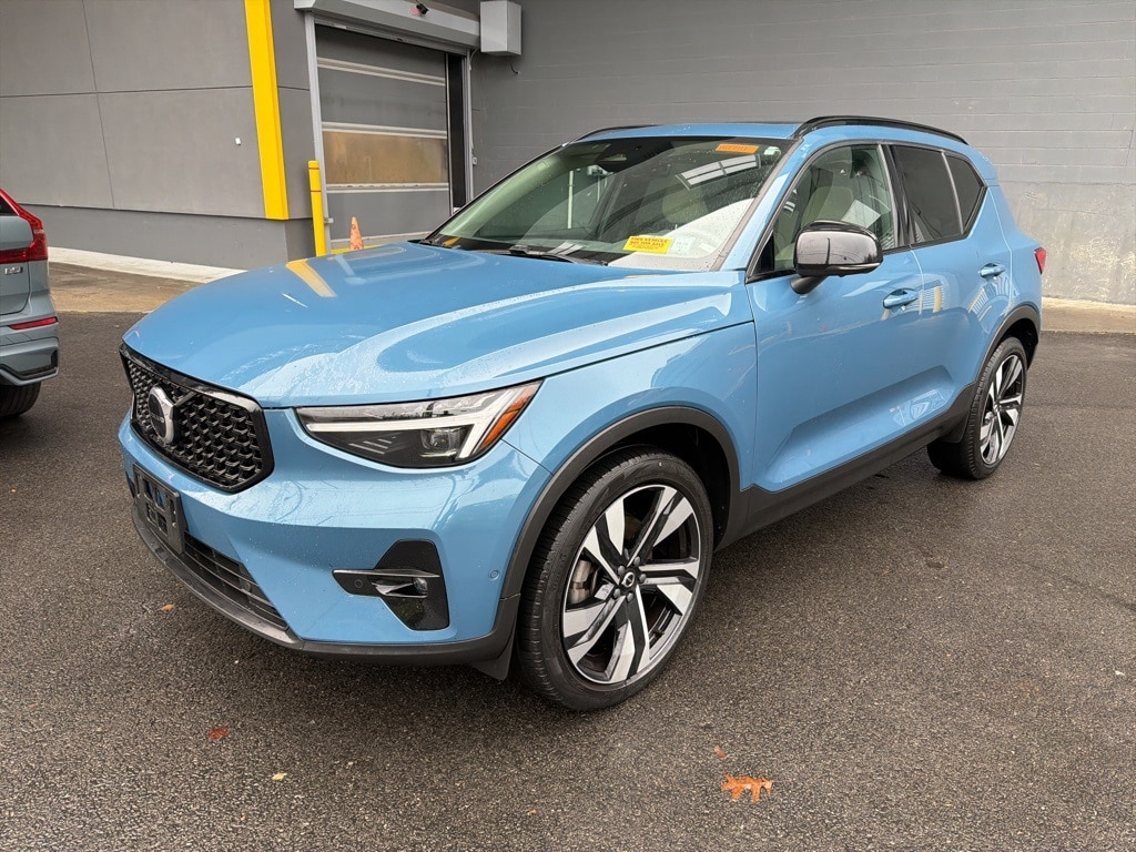Certified 2023 Volvo XC40 B5 AWD Ultimate Dark SUV