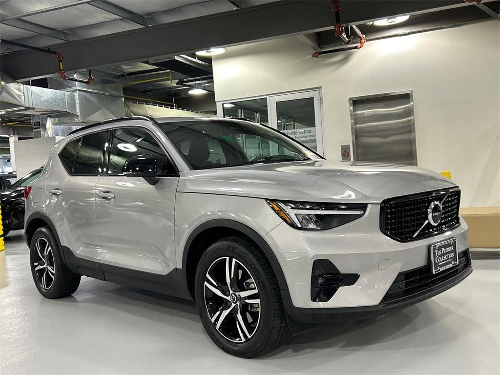 2023 Volvo XC40 Plus