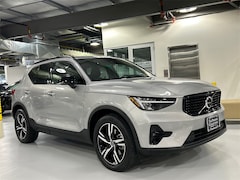 2023 Volvo XC40 B5 AWD Plus Dark SUV