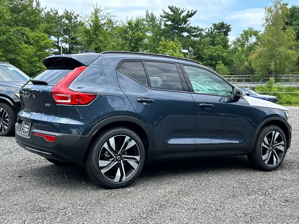 New 2026 Volvo XC40 B5 Plus SUV