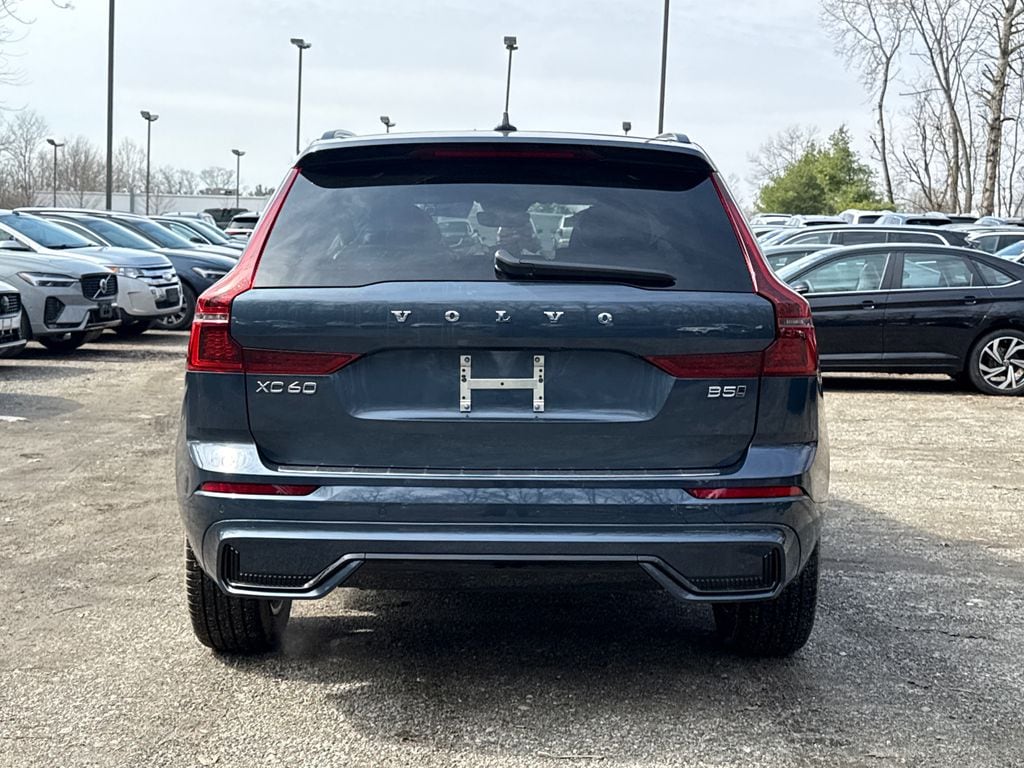 New 2026 Volvo XC60 B5 Core SUV