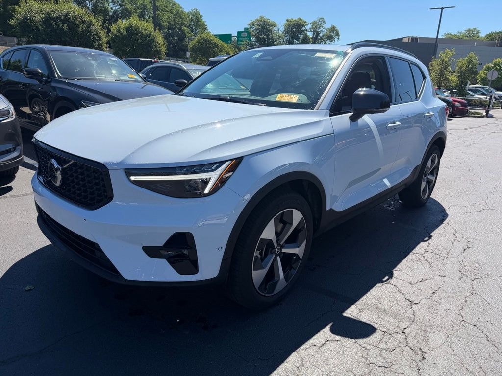 Certified 2026 Volvo XC40 B5 Plus SUV