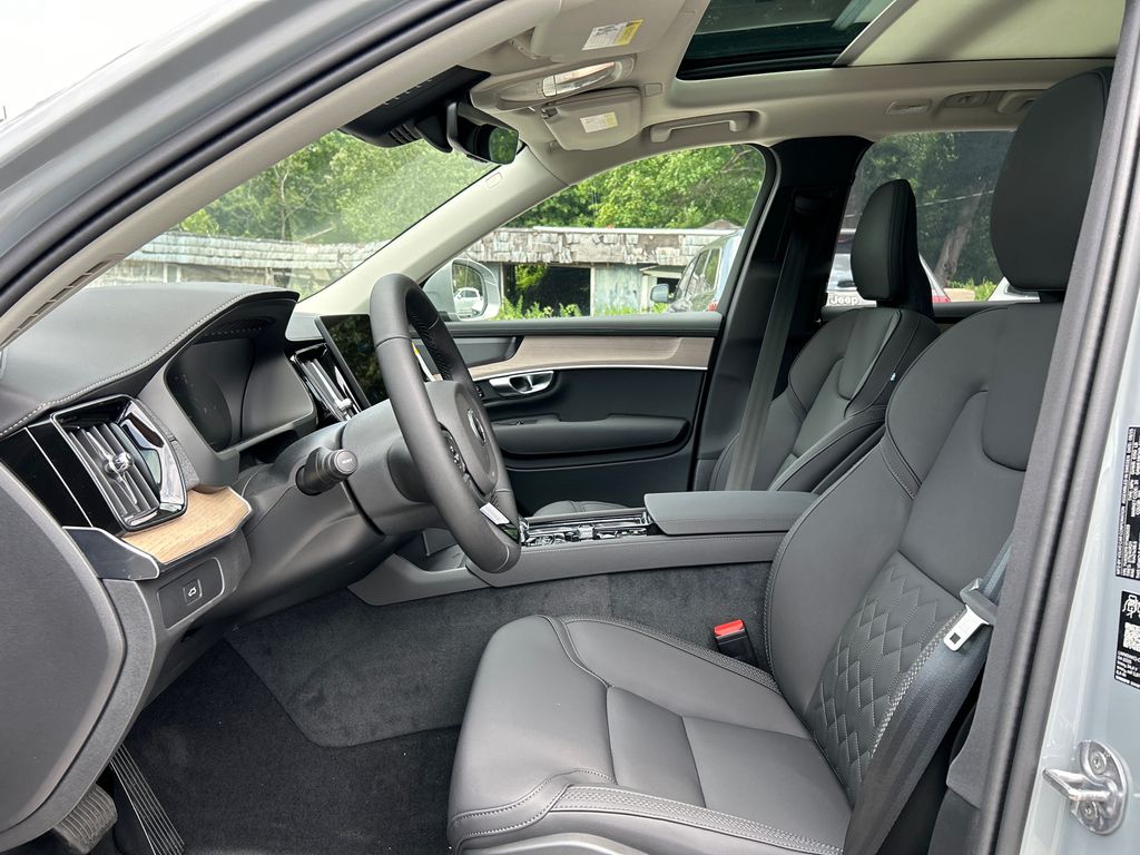 2026 Volvo XC90 Plus - Photo 10