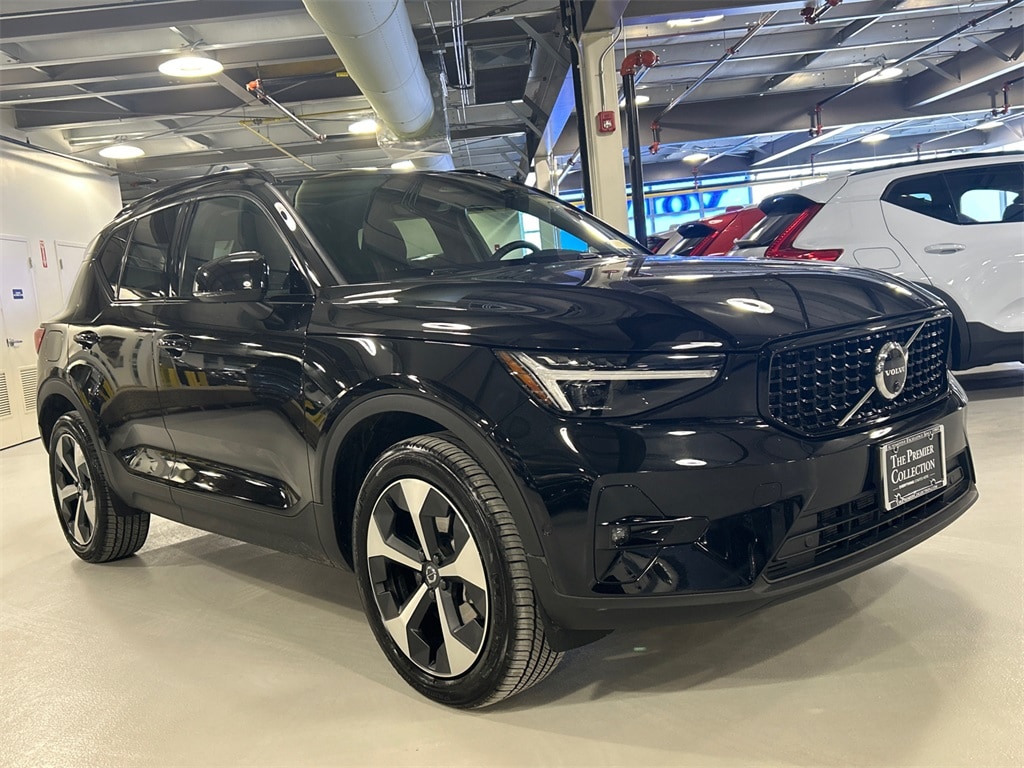 Used 2026 Volvo XC40 B5 Plus SUV