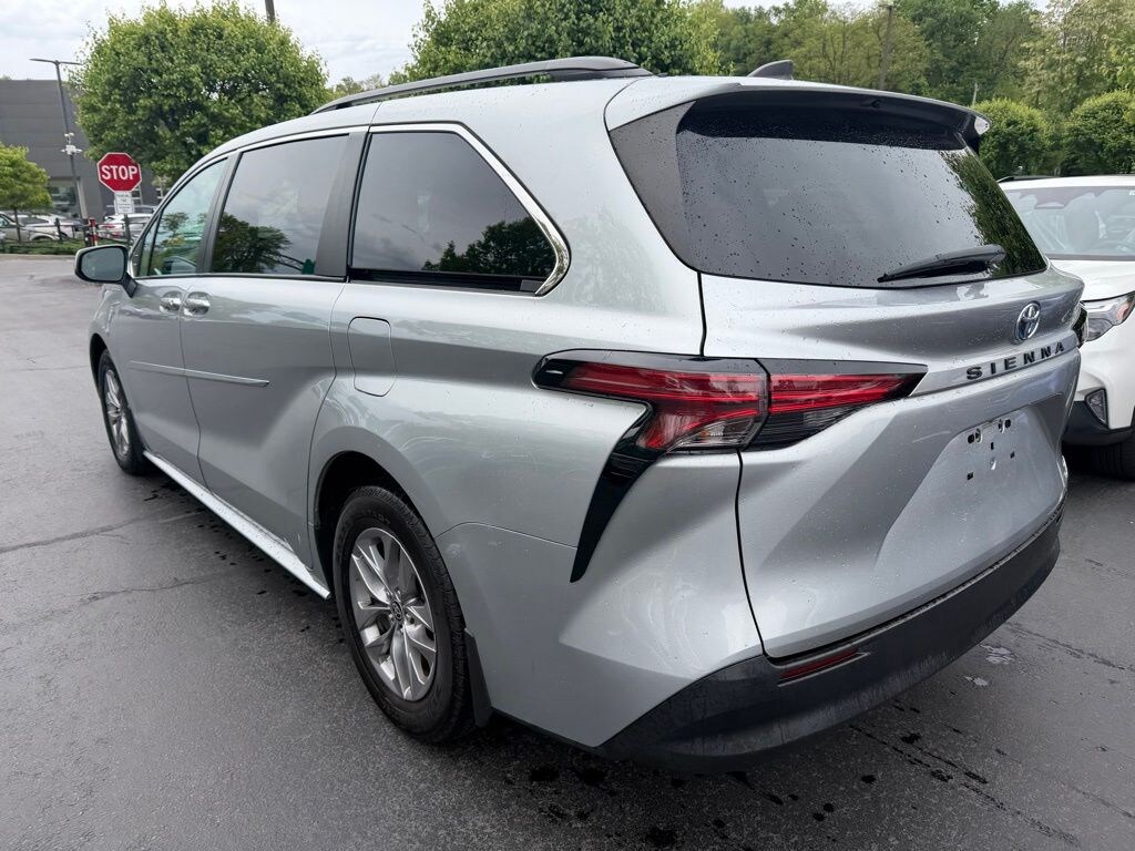 Used 2022 Toyota Sienna LE 8 Passenger Van Passenger Van