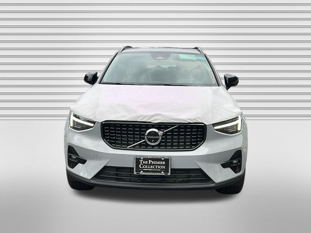 New 2026 Volvo XC40 B5 Plus SUV