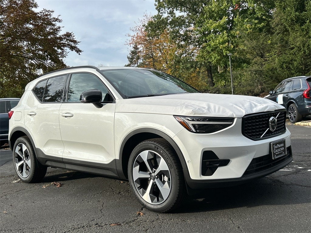 New 2026 Volvo XC40 B5 Plus SUV
