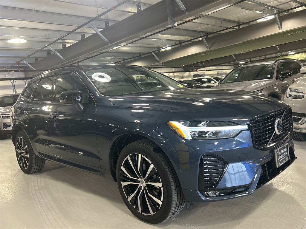 2025 Volvo XC60 Plus's photo