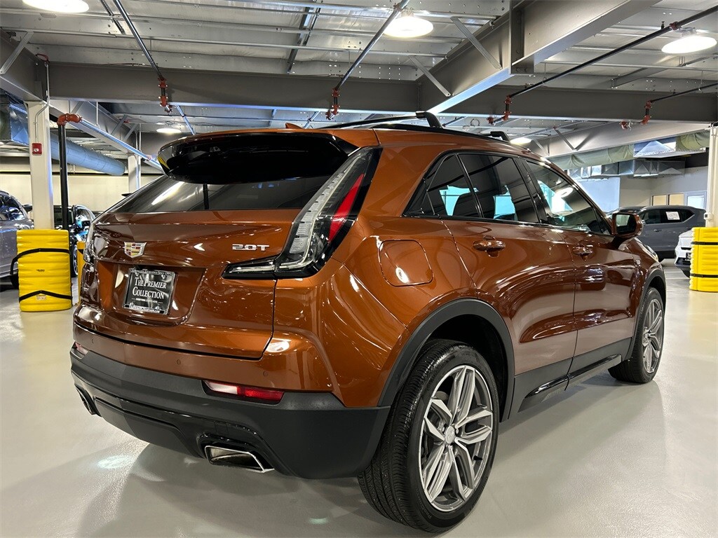 2019 Cadillac XT4 Sport photo 2