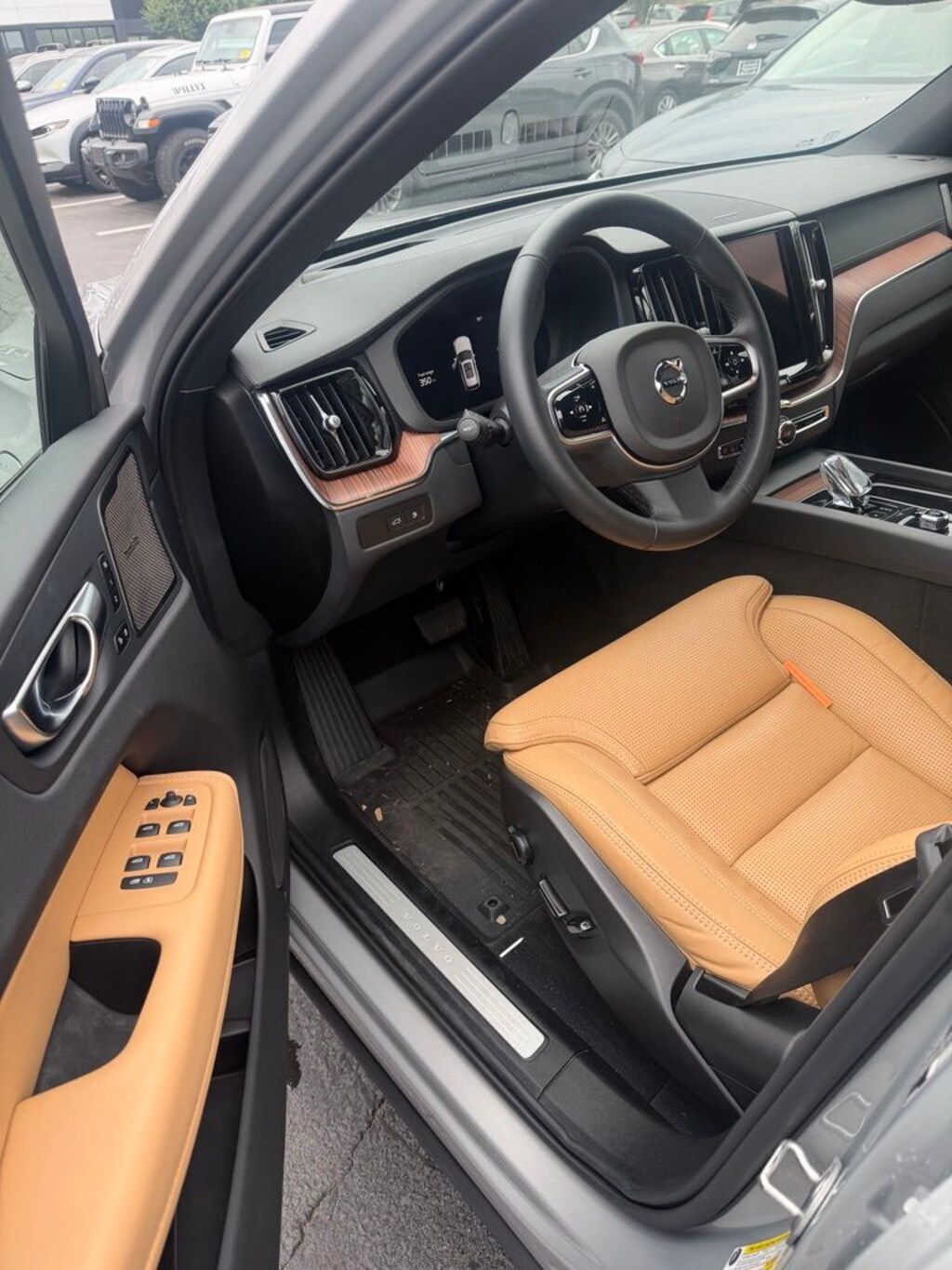 Used 2025 Volvo XC60 plug-in hybrid T8 Ultra SUV
